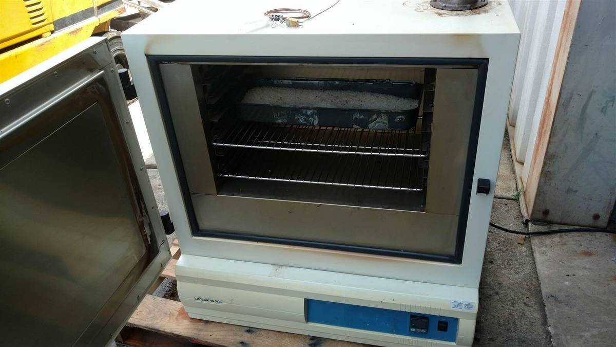 300 DEGREE c Lab Oven MO1440C-1 Lindberg Blue - LAB & SCIENTIFIC