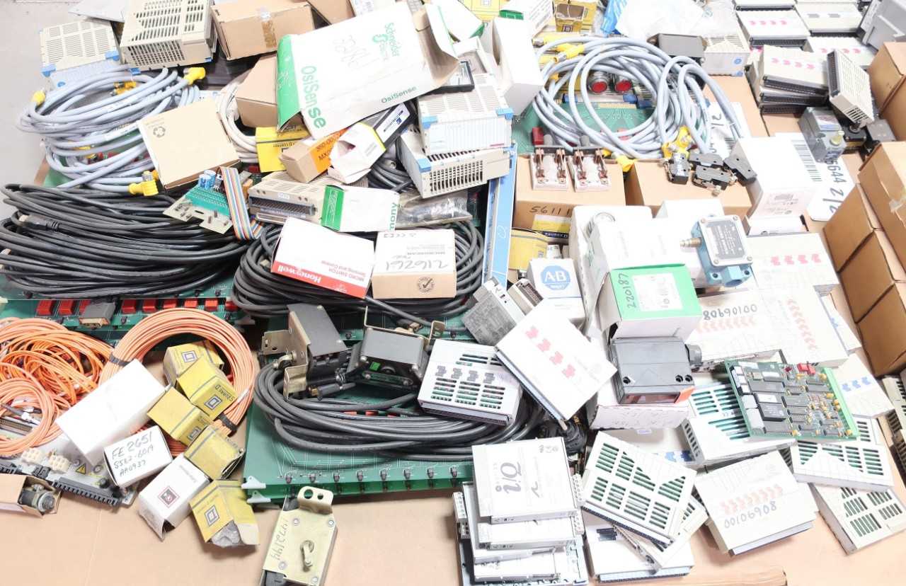 2 PALLETS OF ASSORTED AUTOMATION AND CONTROLS - INDUSTRIAL PARTS