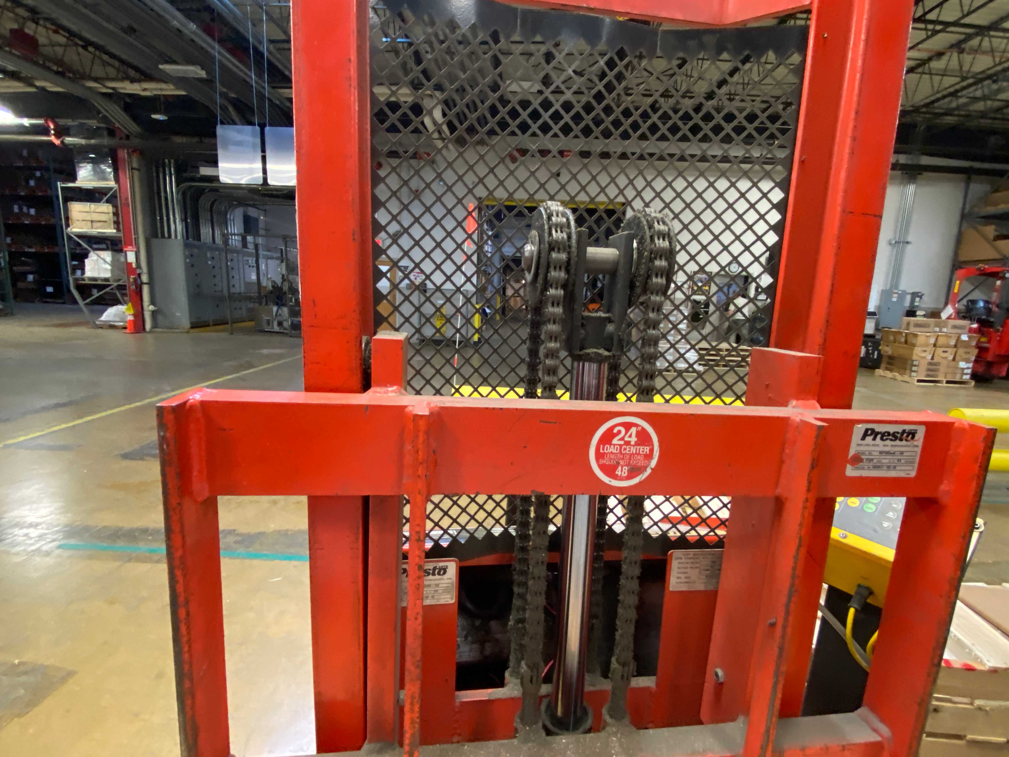 2011 PRESTO LIFTS WPS5048-20 2000 LB LIFT - FORKLIFTS