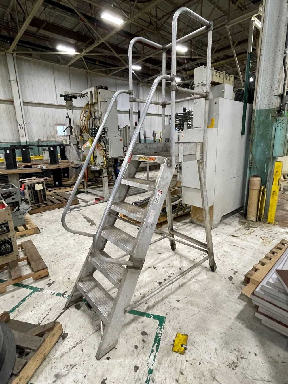 Mobile Step Ladder - MATERIAL HANDLING Mobile Step Ladder - MATERIAL HANDLING