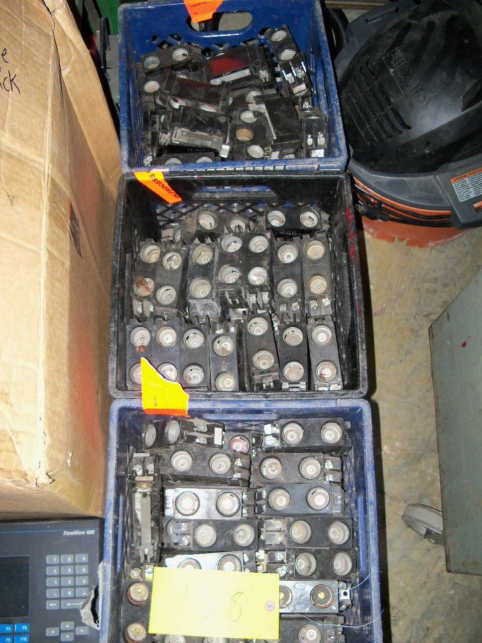 Lot of miscellanous items - MATERIAL HANDLING