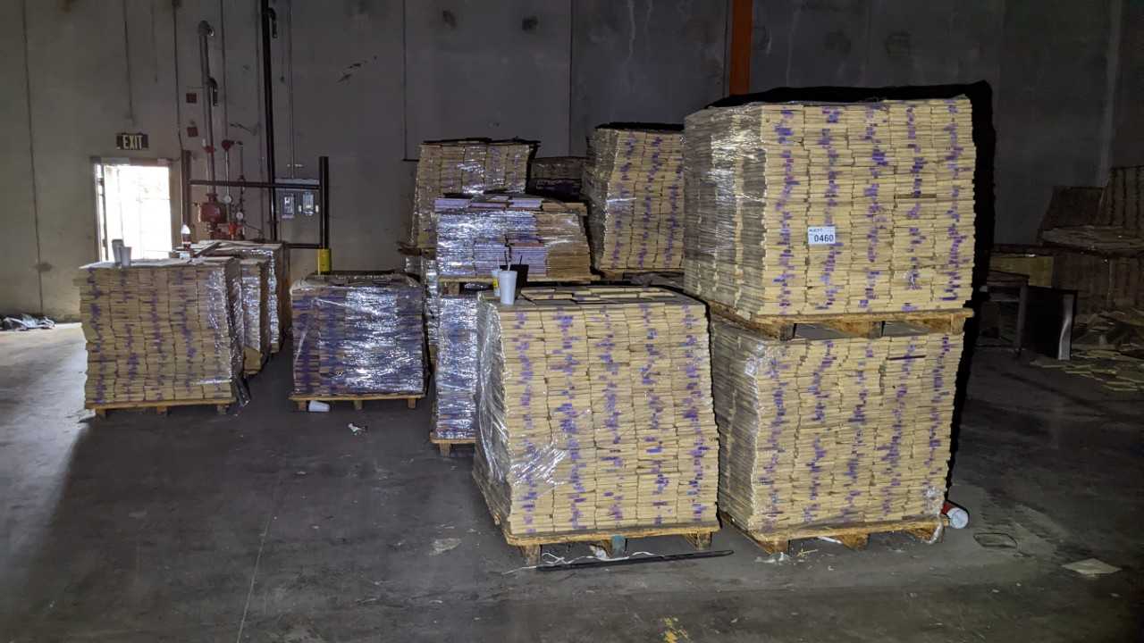 LOT OF CHIPBOARD TILES - ELECTRIC POWER TOOLS