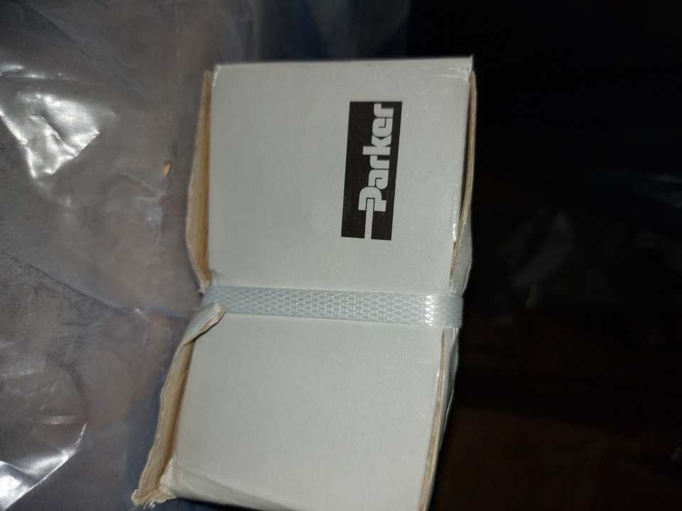 LOT OF ASSORTED PARKER PARTS - INDUSTRIAL PARTS