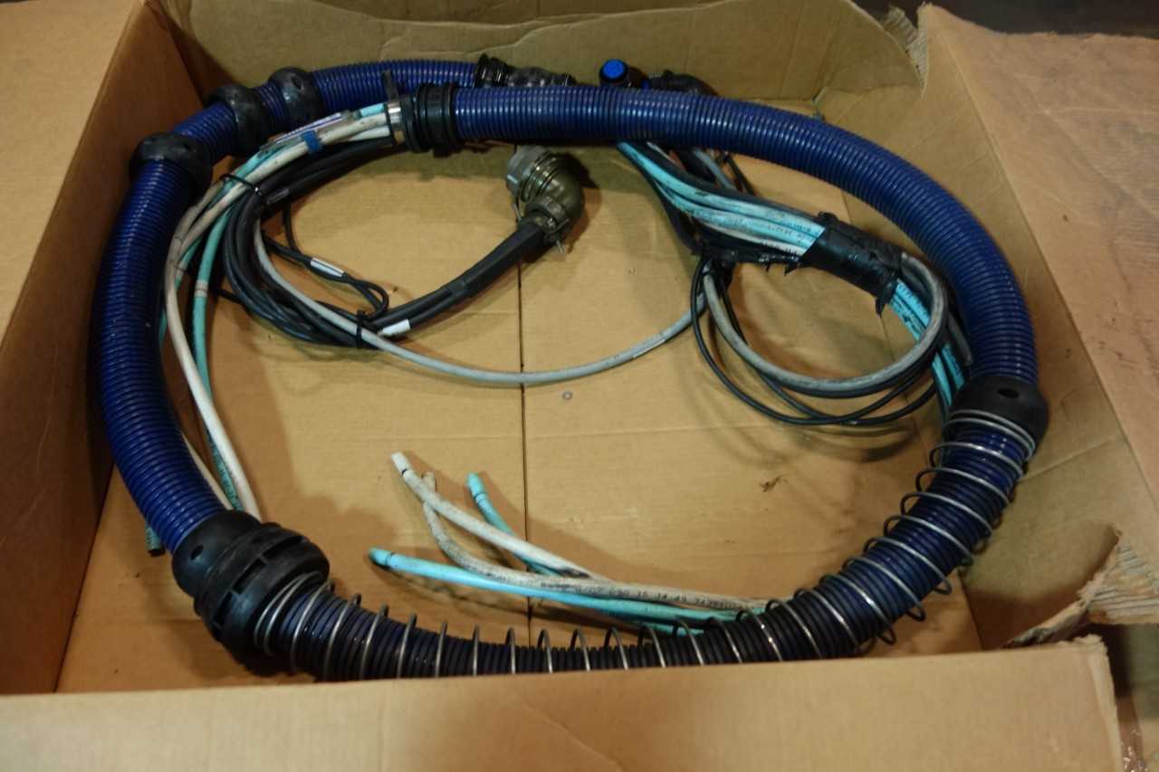 1 PALLET OF CORRUGATED UMBILICAL ASSEMBLY CABLE-WIRE CONTROLS- LEONI - ELECTRICAL COMPONENTS