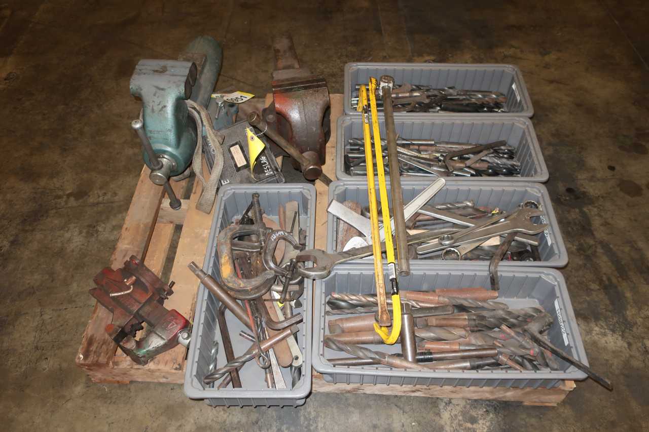 1 PALLET OF ASSORTED HAND TOOLS WRENCHES DRILL BITS CLAMPS VISE - HAND TOOLS