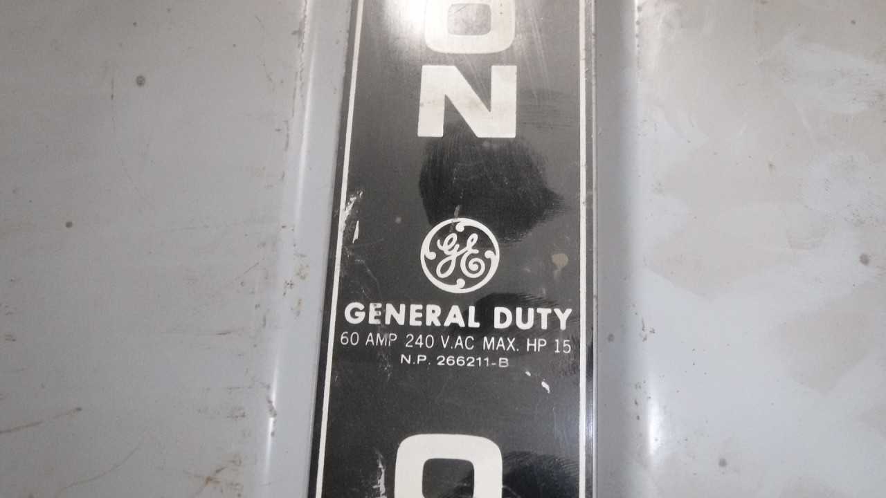 60 Amp GE Safety Switch - ELECTRICAL COMPONENTS