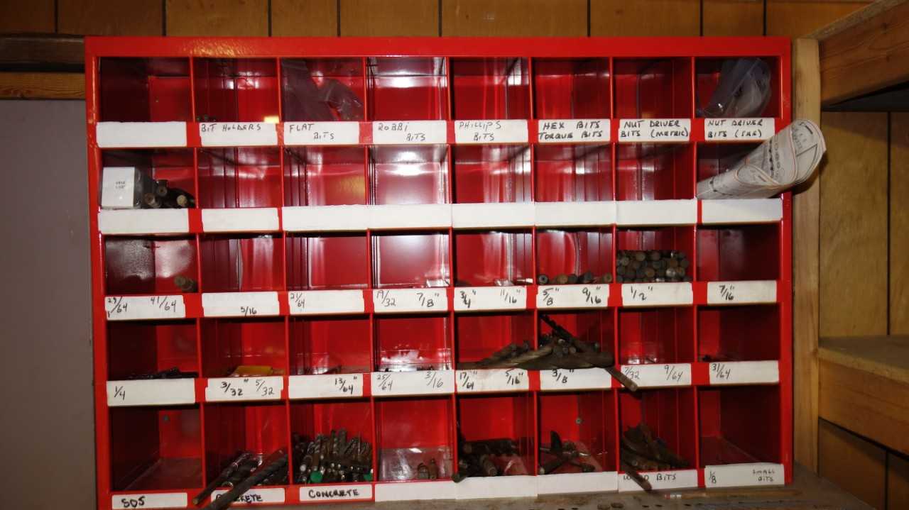 LOT OF ASSORTED DRILL BITS - ELECTRIC POWER TOOLS