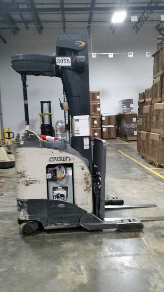 2005 Crown RR522035TT240 reach truck Fenton MO - REACH TRUCKS