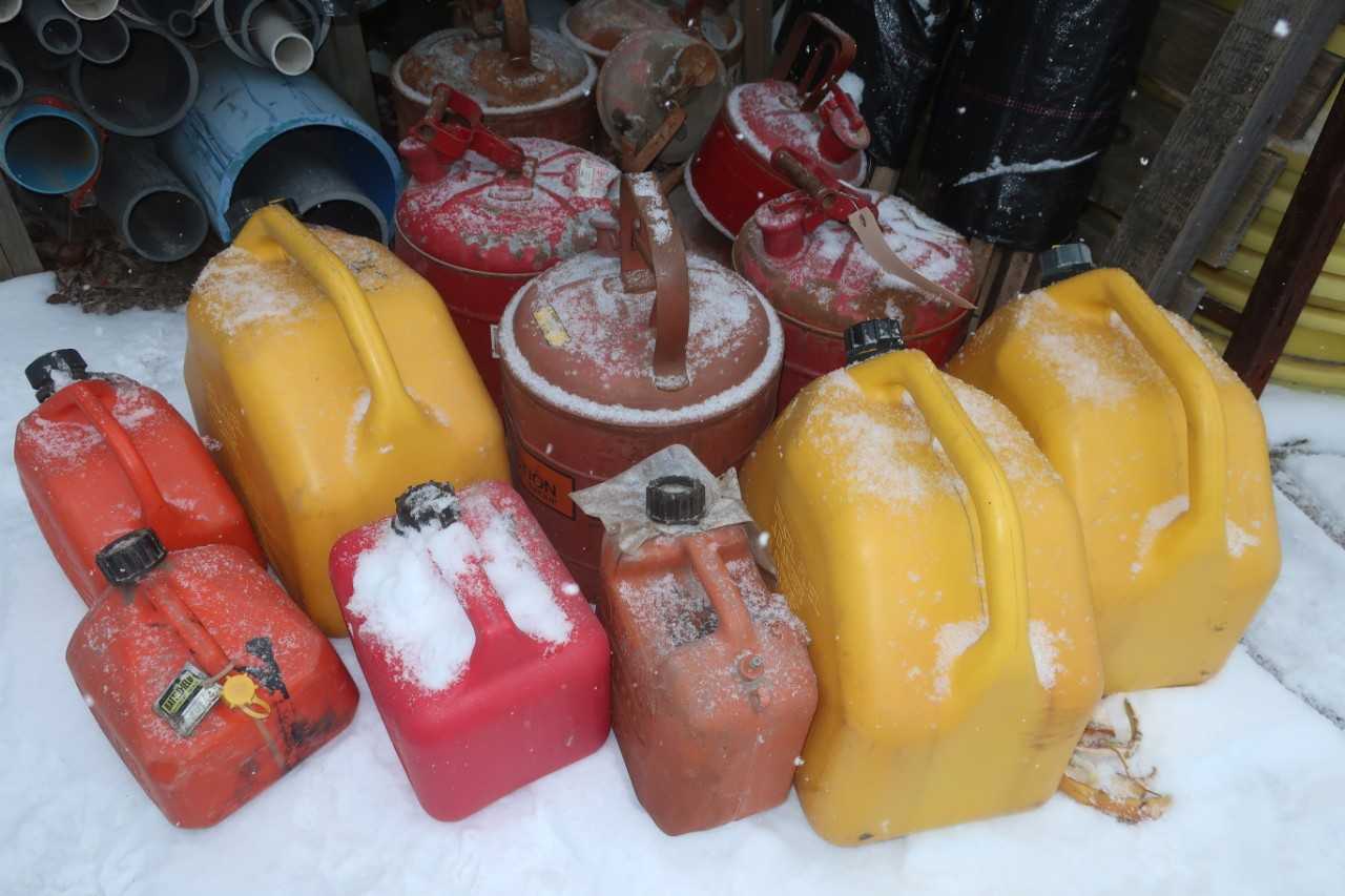 LOT OF ASSORTED GAS CANS - ELECTRIC POWER TOOLS