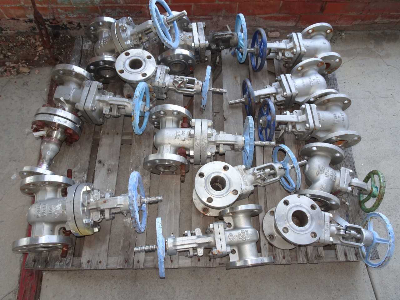 STAINLESS VALVES 2in - 3" LOT OF 13 NICEEE - VALVES
