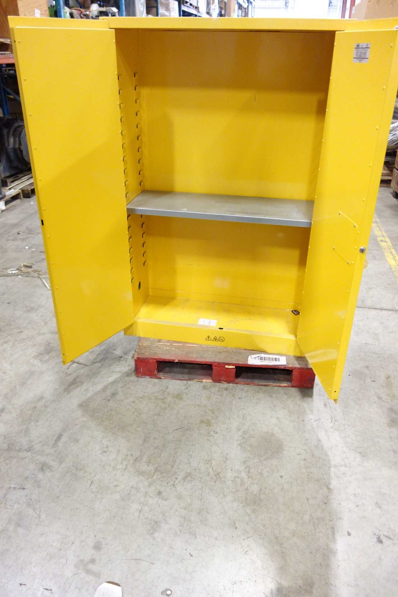 EDSAL SAFETY STORGAE CABINET FOR FLAMMABLE LIQUIDS - SAFETY EQUIPMENT
