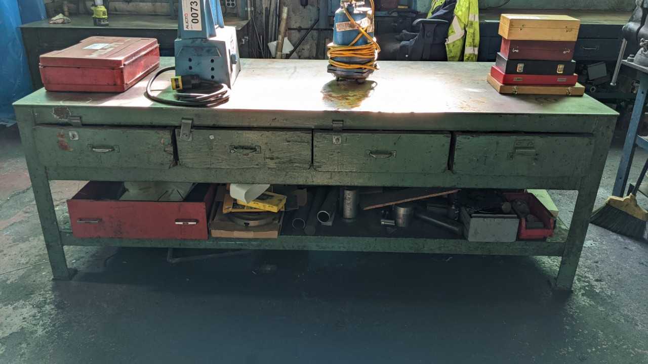 Metal work table 96"x40" - PLANT & FACILITY Metal work table 96"x40" - PLANT & FACILITY