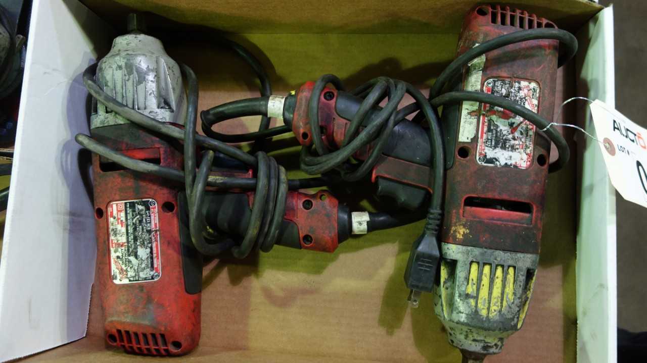 LOT OF 2 MILWAUKEE 9070 1/2IN IMPACT WRENCHES - ELECTRIC POWER TOOLS