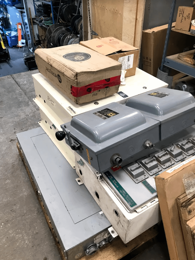 Assorted Electrical Lot (18) - ELECTRICAL COMPONENTS Assorted Electrical Lot (18) - ELECTRICAL COMPONENTS