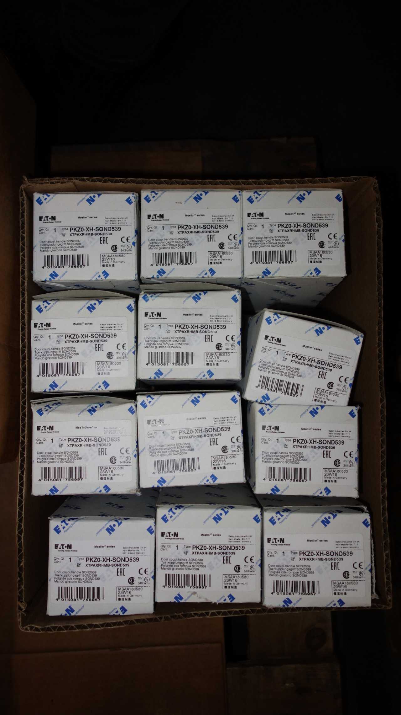 LOT OF 12 EATON PKZ0-XH-SOND539 DOOR COUPLING SWITCHES - ELECTRICAL COMPONENTS