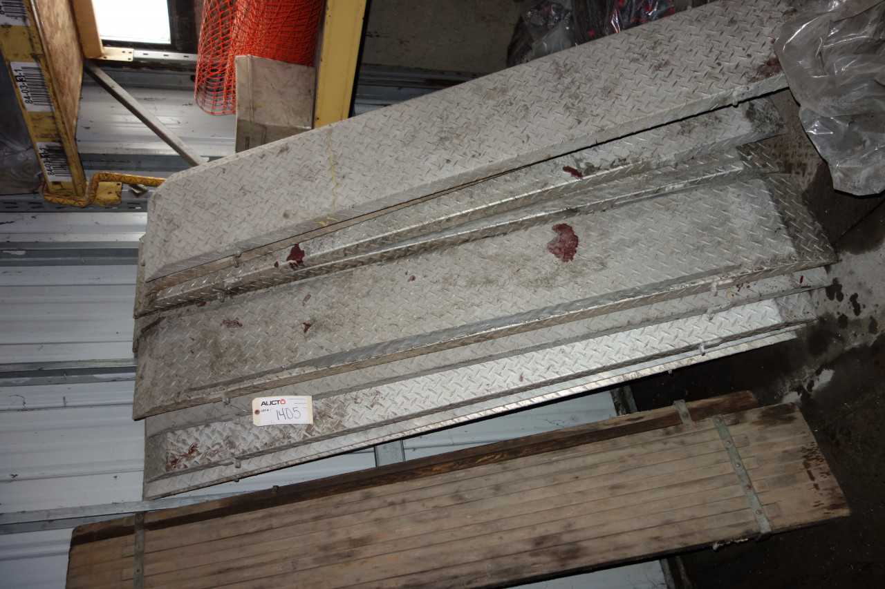 LOT OF 16 DIAMOND PLATED PLANKS - ELECTRIC POWER TOOLS