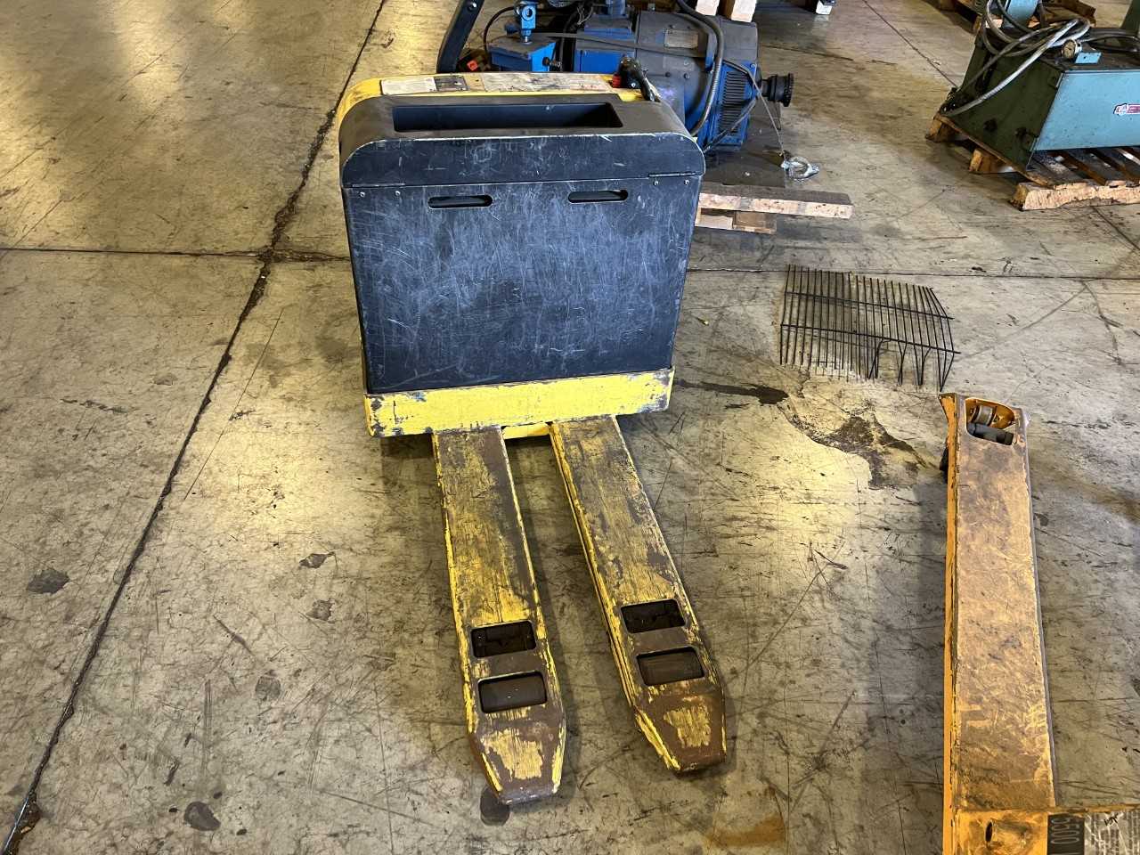 Hyster 4000lb walk behind walkie model w40z - ELECTRIC PALLET JACKS