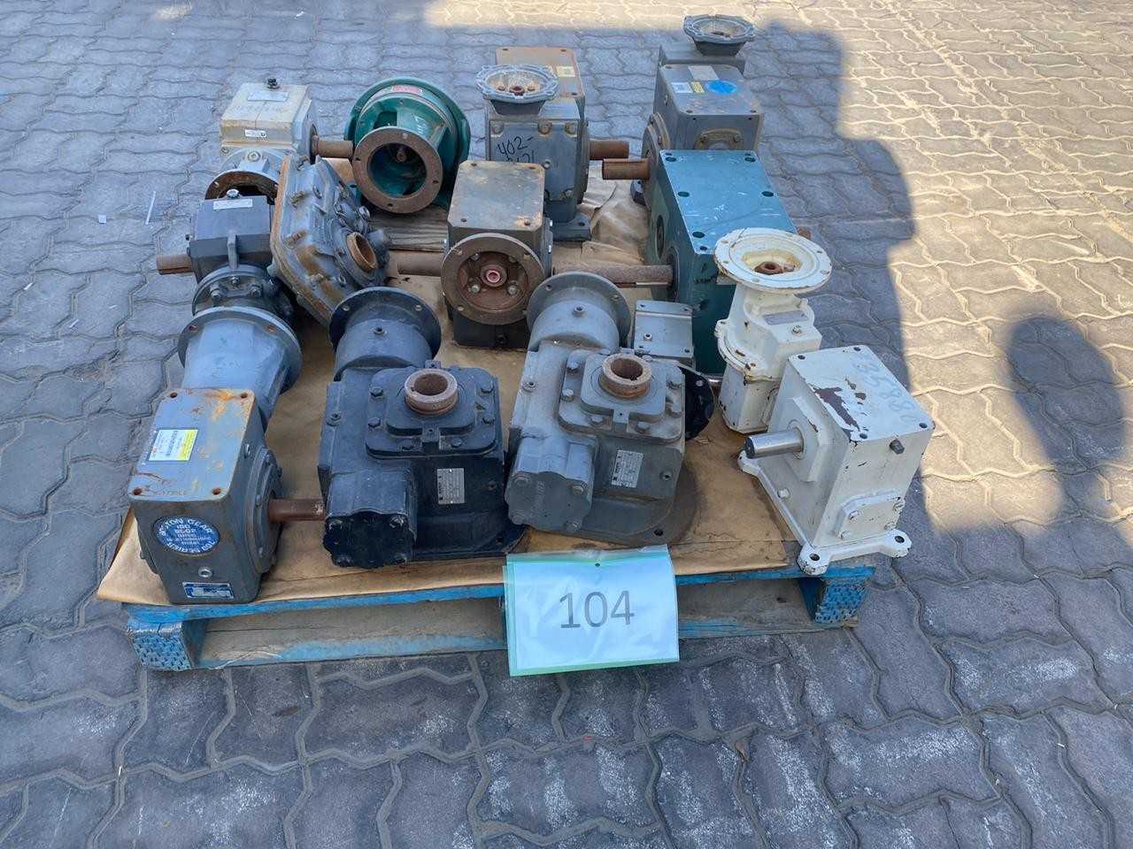 PALLET OF ASSORTED GEARS - HAND TOOLS