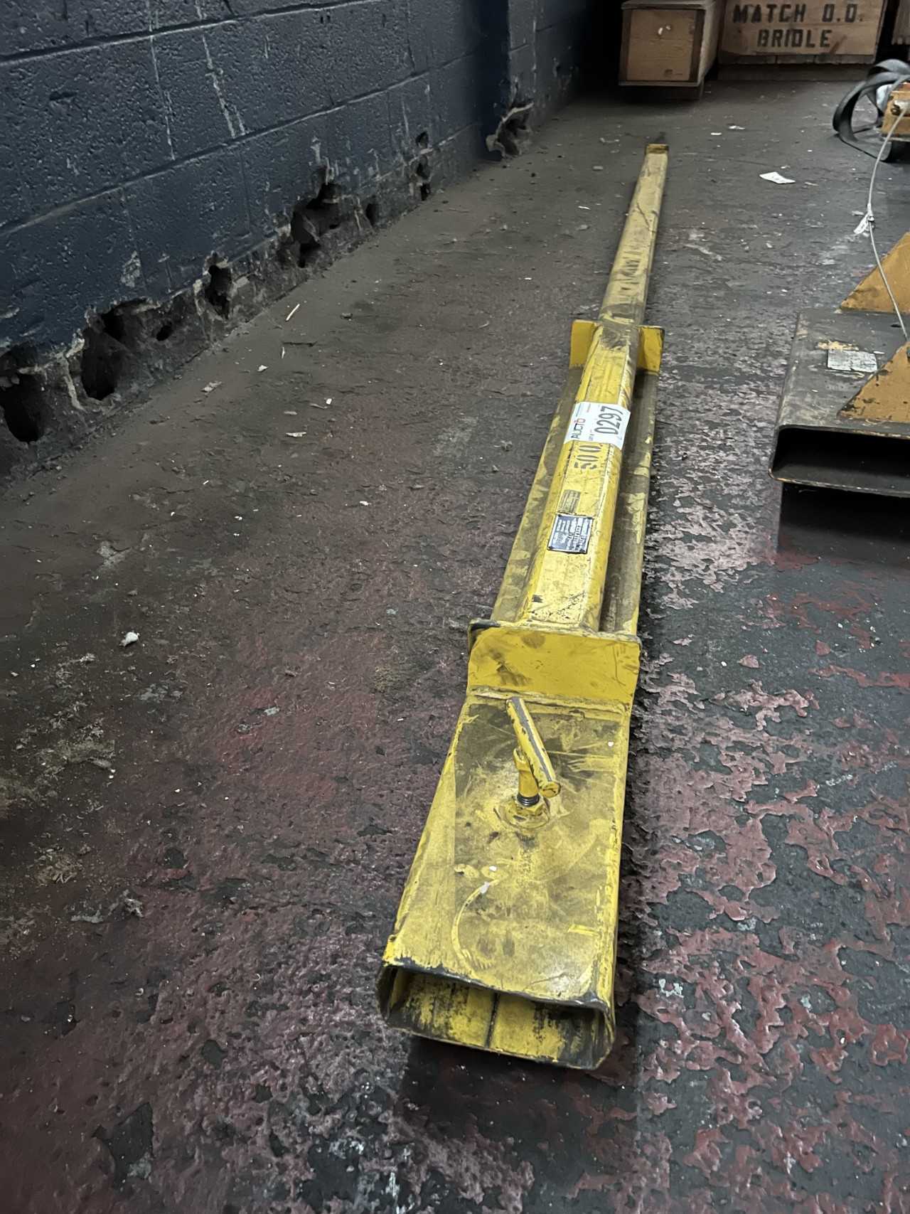Welding works 500lbs boom lift - WELDING EQUIPMENT