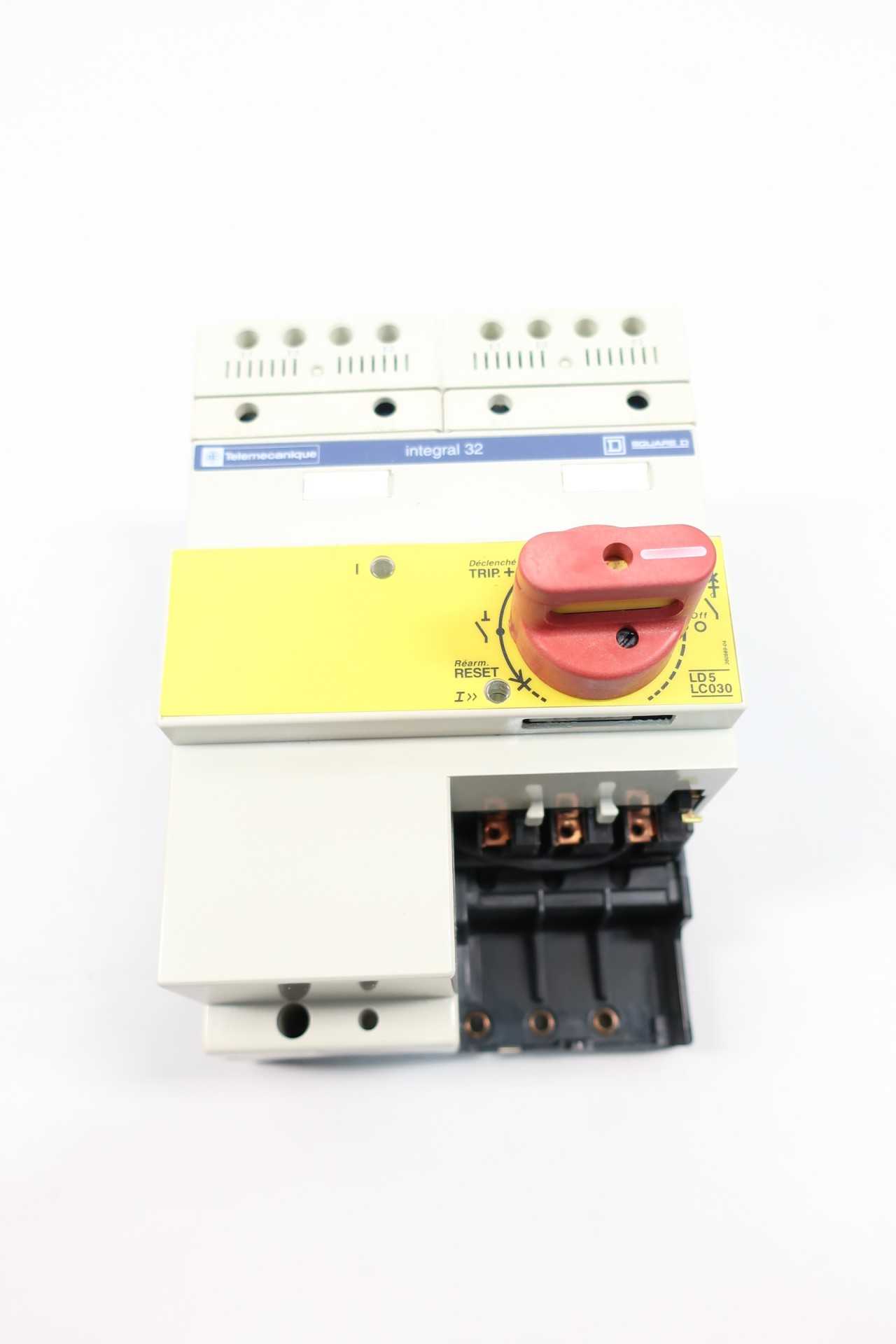 SQUARE D LD5LC030BD 110-120V-AC REVERSING CONTACTOR - CONTACTORS