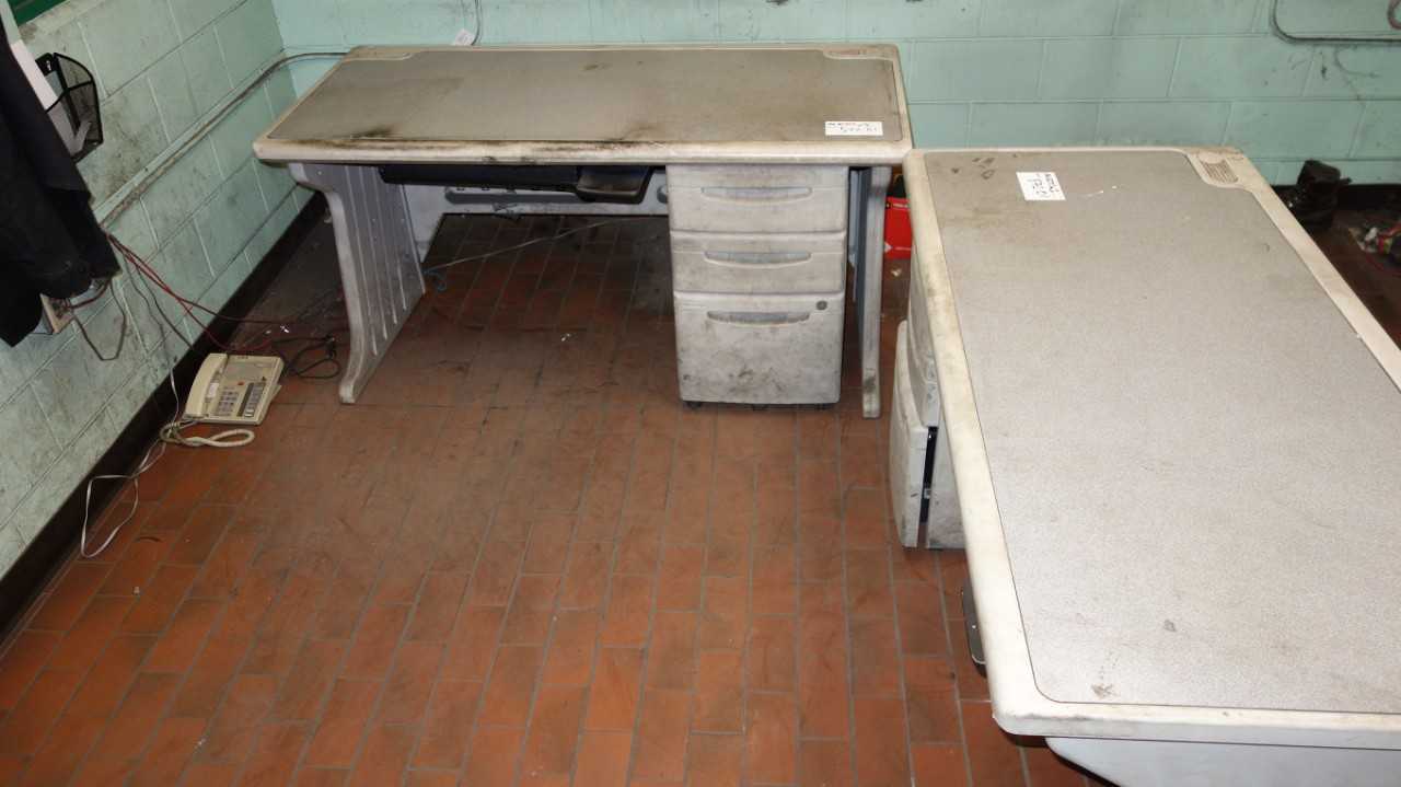 LOT OF 2 OFFICE DESKS - PLANT & FACILITY