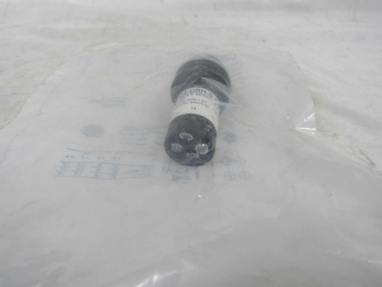 Quantity of 49x C22-DRH-S-X0-K11 Pushbuttons - VALVES