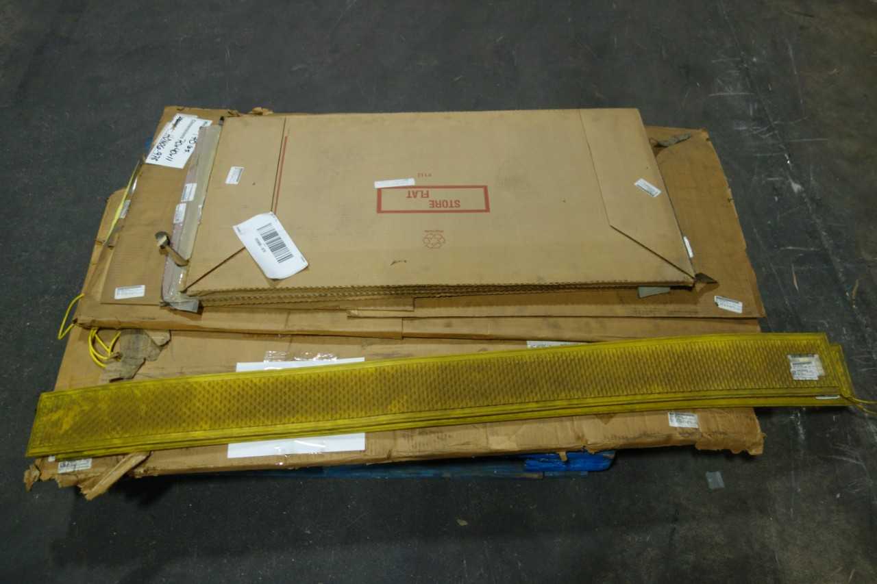1 PALLET OF ASSORTED SAFETY MATS - SAFETY EQUIPMENT