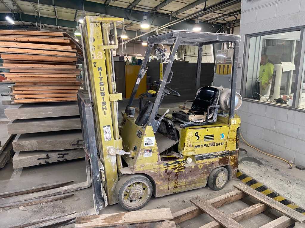 1980 Mitsubishi LP6615 2K Forklift - FORKLIFTS