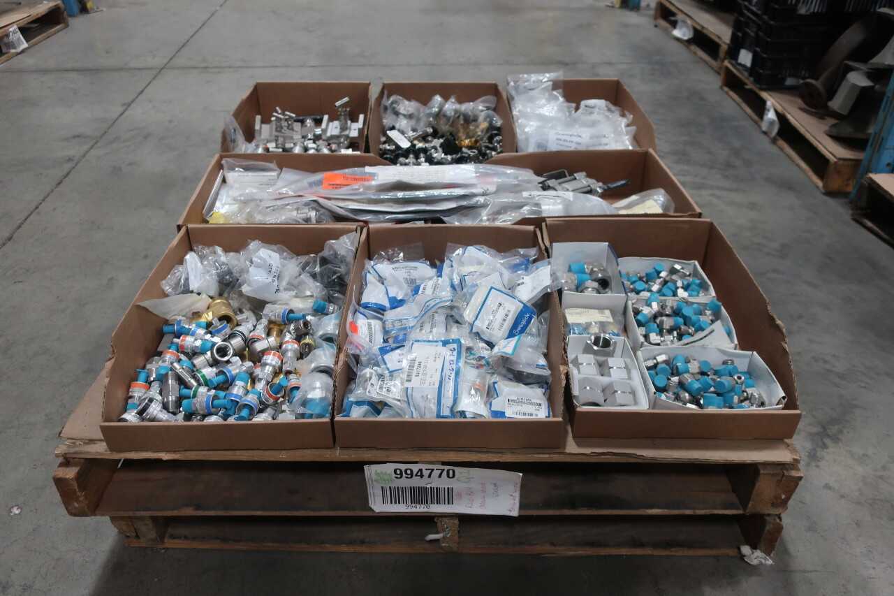 LOT OF ASSORTED SWAGELOK PARTS AND ACCESSORIES. - INDUSTRIAL PARTS