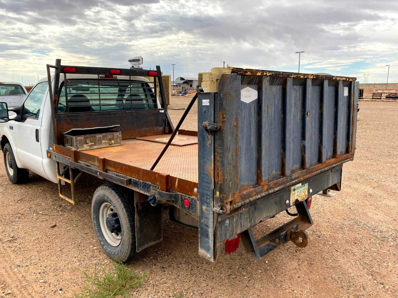2004 Ford F-350 4X2 Regular Cab Flatbed Pickup Truck w/ Lift Gate - HYDRO EXCAVATOR TRUCKS