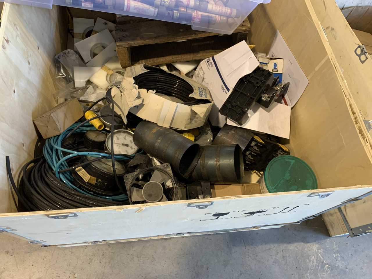 CRATE OF MISC ELECTRICAL AUTOMATION EQUIPMENT FUSES ETC - ELECTRICAL COMPONENTS