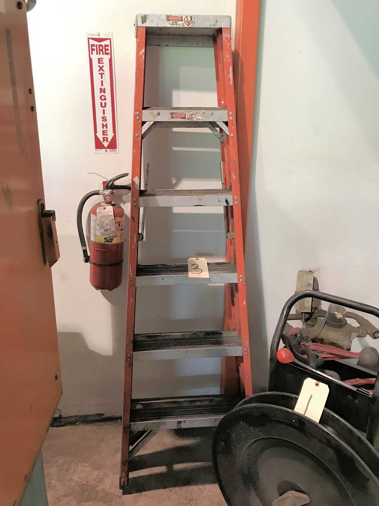 Werner 6' Fiberglass Step Ladder - MISCELLANEOUS