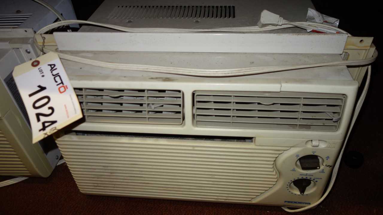 LOT OF 2 WINDOW AIR CONDITIONERS - AIR CONDITIONER