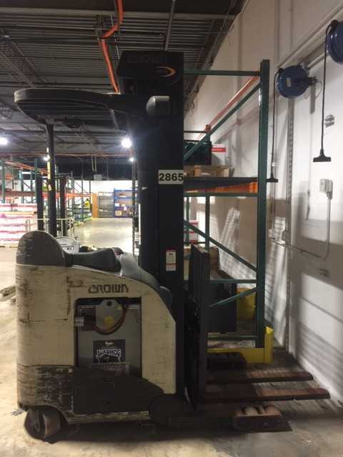 2004 Crown RR522045TT240 reach truck, Maryland Hts., MO - REACH TRUCKS