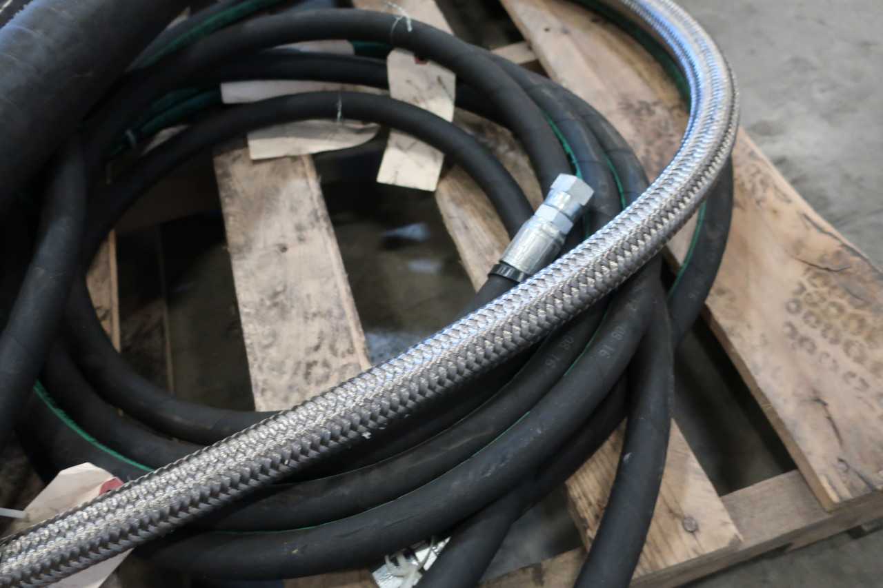 2 PALLETS OF PNEUMATIC CYLINDERS AND HOSES - PNEUMATIC PARTS