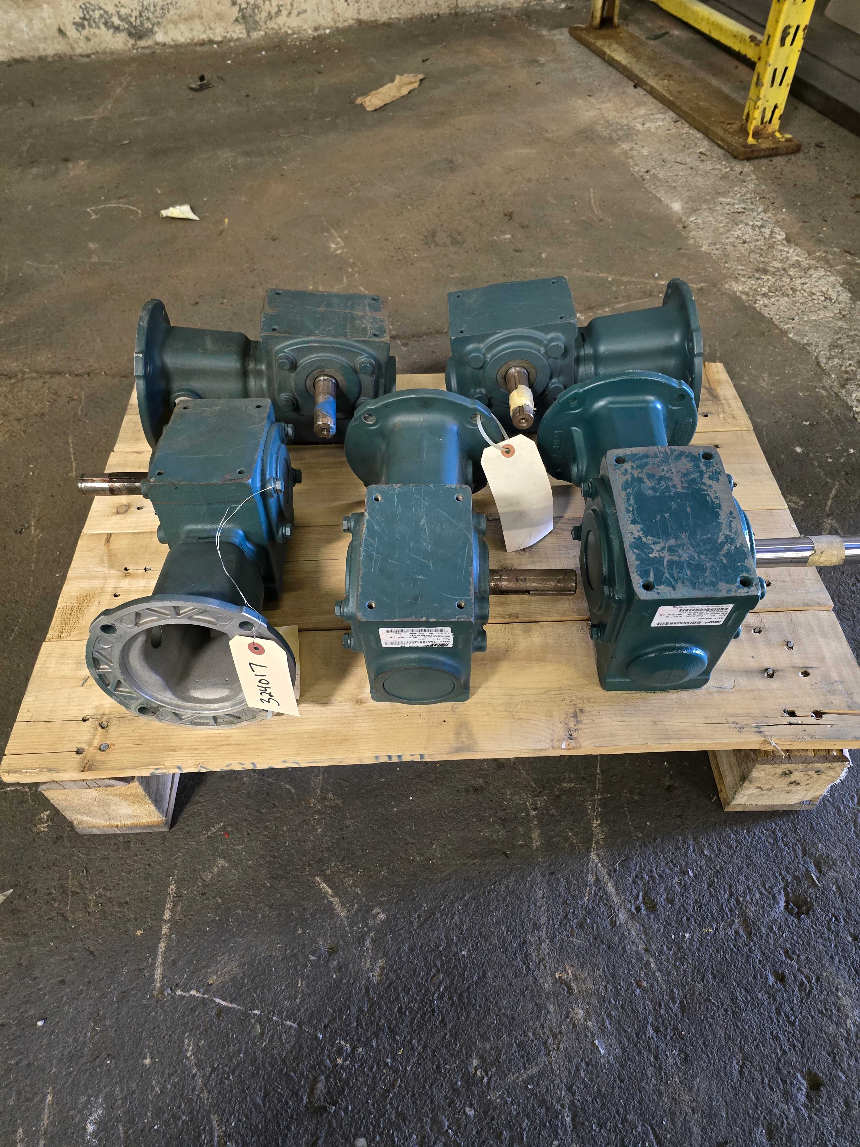 LOT OF 5 DODGE TIGEAR RIGHT ANGLE GEAR REDUCERS - GEAR REDUCERS