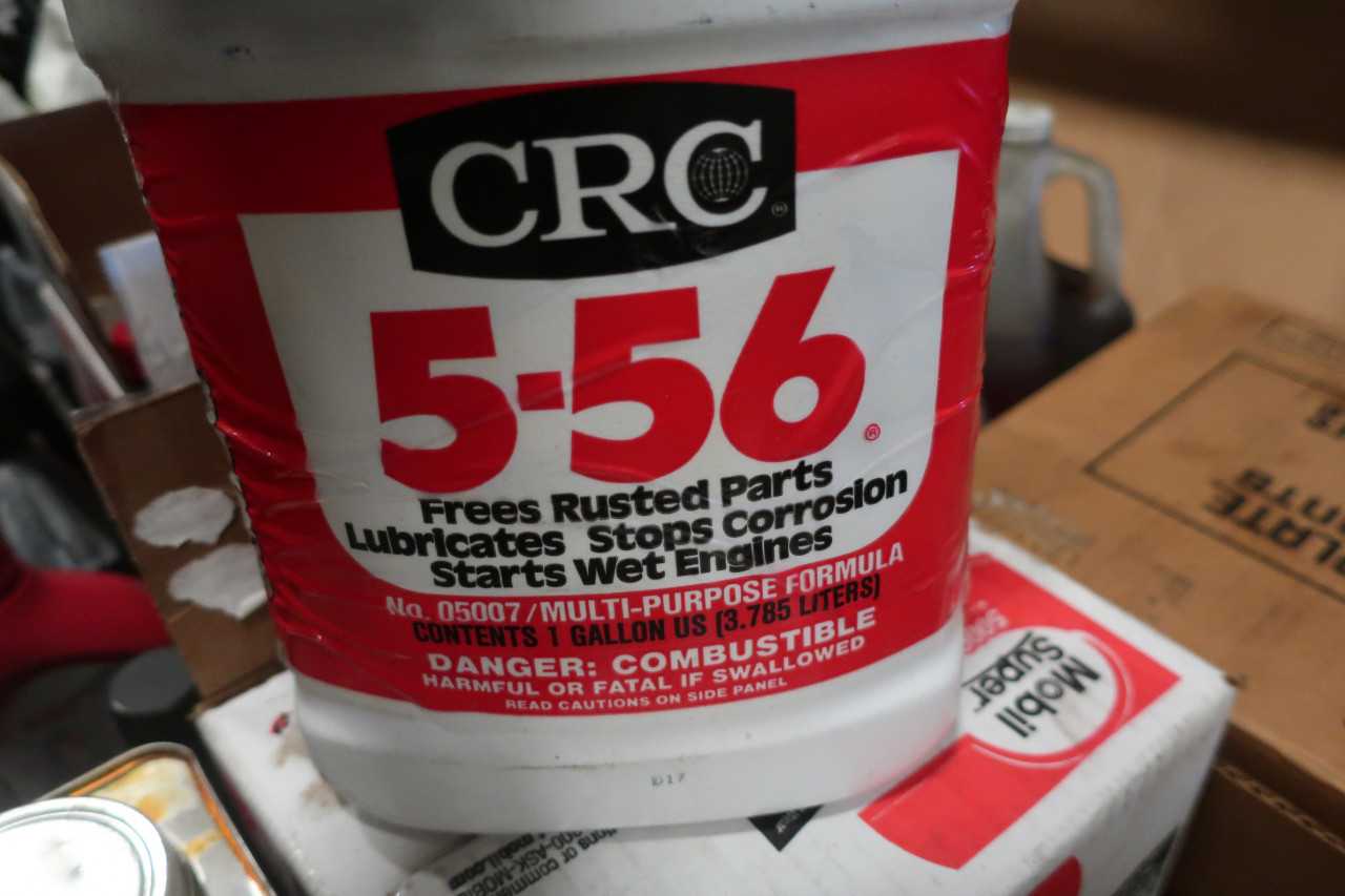 1 PALLET OF ASSORTED LUBRICANTS OIL HYDRAULIC FLUID - MISCELLANEOUS