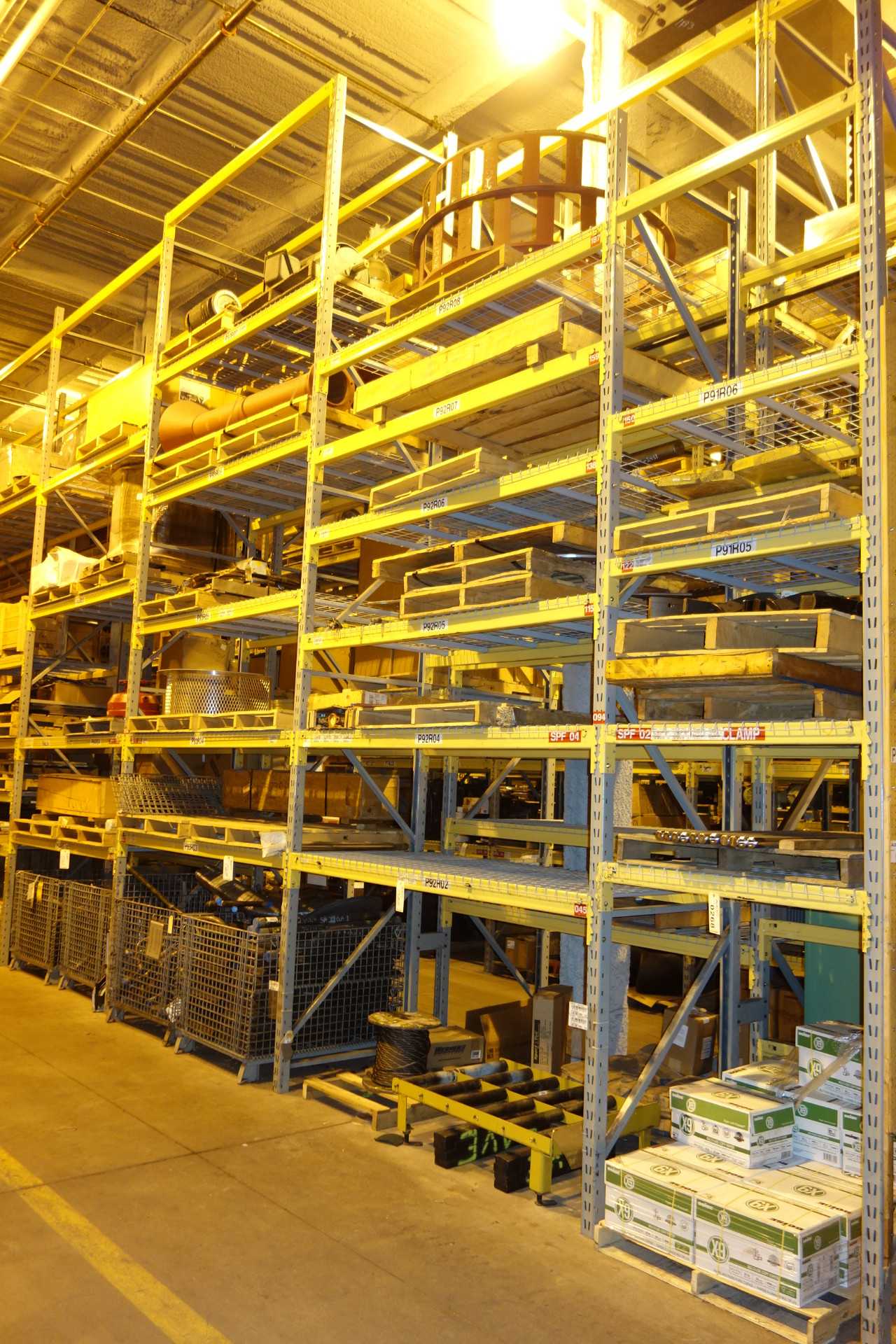 CONTENTS OF 4 UPRIGHT RACKING SECTIONS, TUBES - INDUSTRIAL PARTS