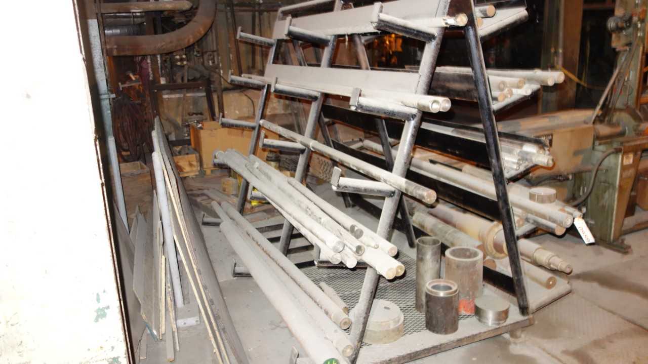 CONTENTS OF RACK, ASSORTED STEEL SHAFTS - MISCELLANEOUS