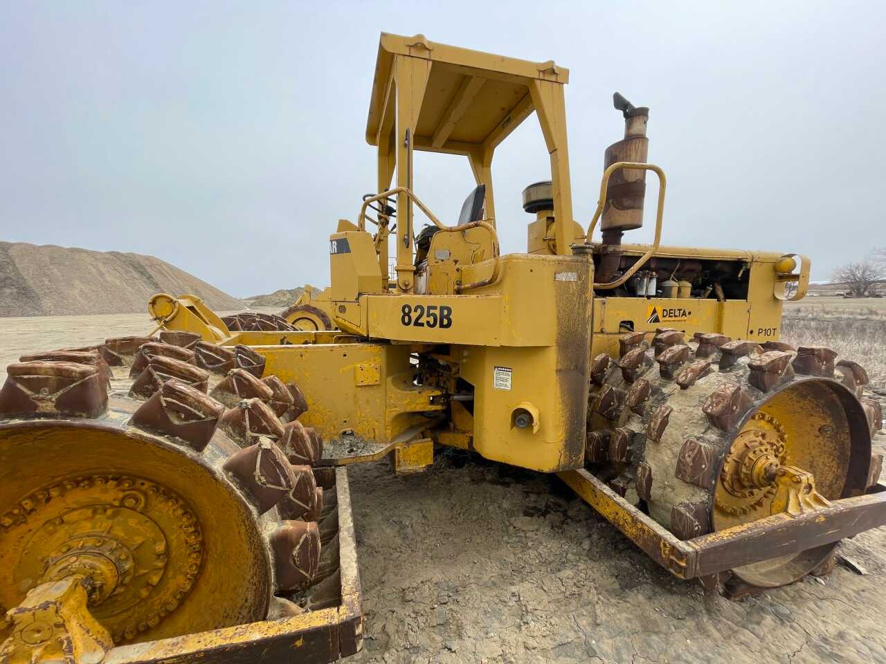 Caterpillar Dozer 825B - CONSTRUCTION EQUIPMENT