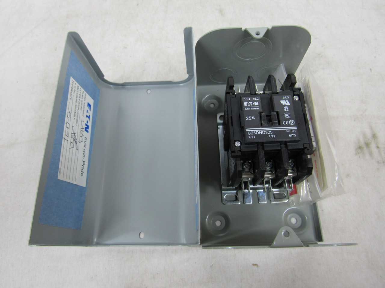 Lot of Qty 2x Eaton C25DGD325C-GR1 Definite Purpose Contactor C25 Enclosed 3P 25A 440/480VAC 50/60Hz - CONTACTORS