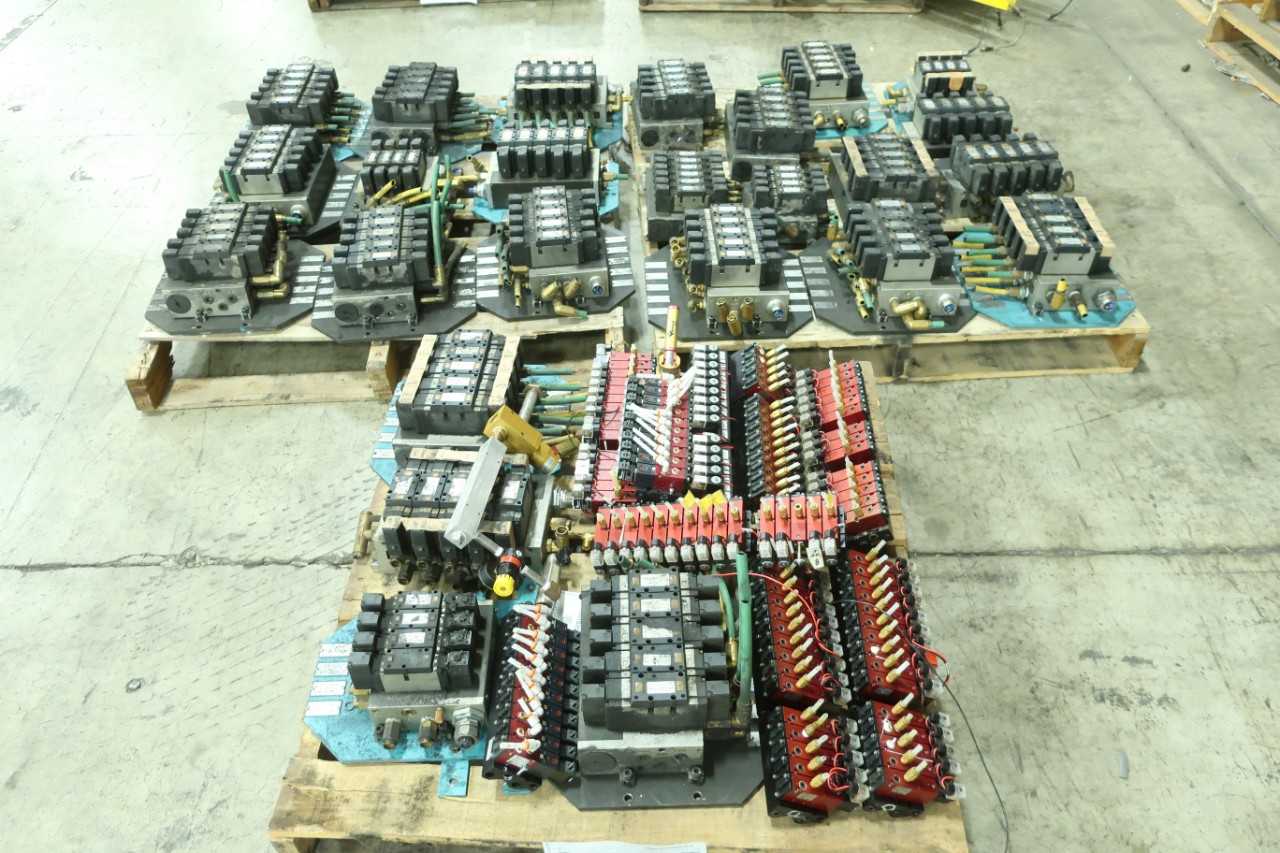 3 PALLETS OF ASSORTED SOLENOID VALVES SMC VERSA - SOLENOID VALVE