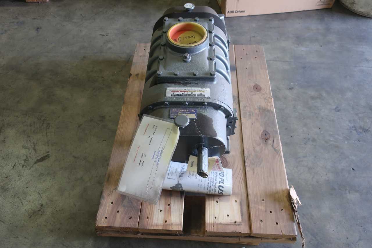 TUTHILL VACUUM PUMP - VACUUM PUMP