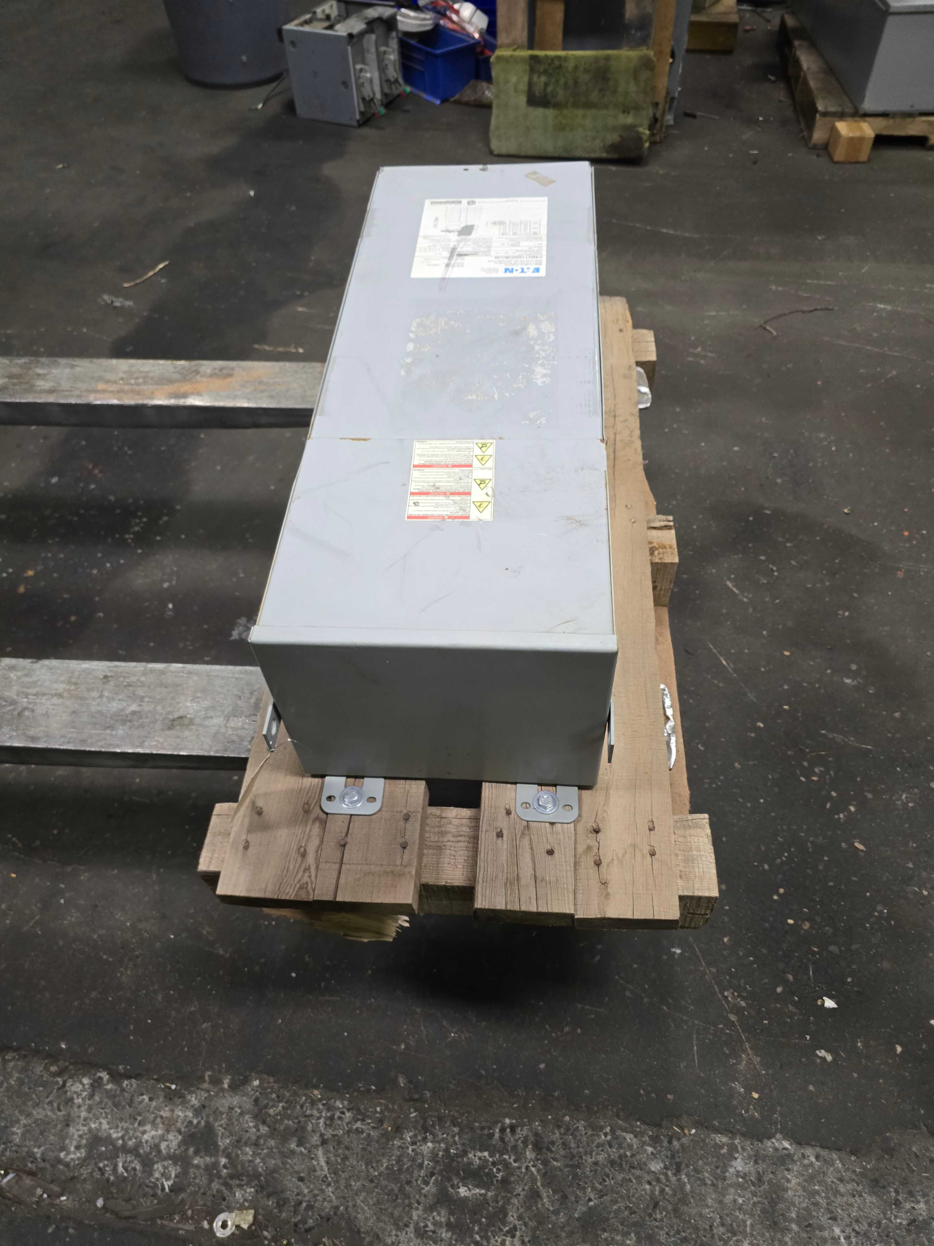 EATON P48G11S0318CUB MINI POWER CENTER TRANSFORMER/PANEL - POWER TRANSFORMERS EATON P48G11S0318CUB MINI POWER CENTER TRANSFORMER/PANEL - POWER TRANSFORMERS