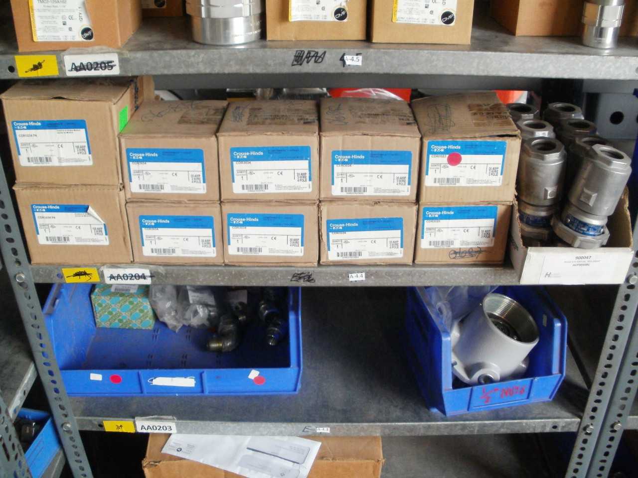 CROUSE RECEPTACLES & PLUGS ( QTY. 19 ) - PLUGS & RECEPTACLES