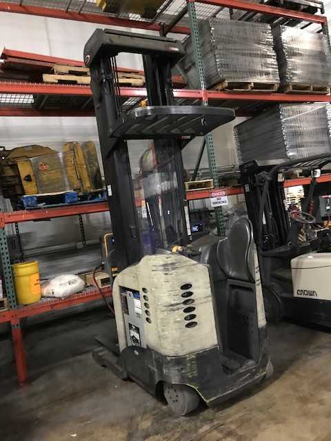 2002 Crown RR3020-45 reach truck, Grand Rapids, MI - REACH TRUCKS