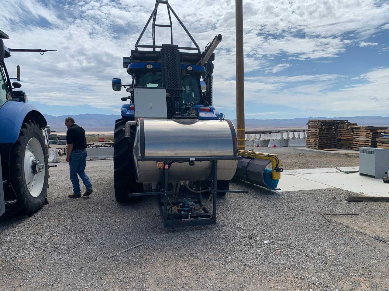 2011 New Holland T7.170 Tractor - CONSTRUCTION EQUIPMENT