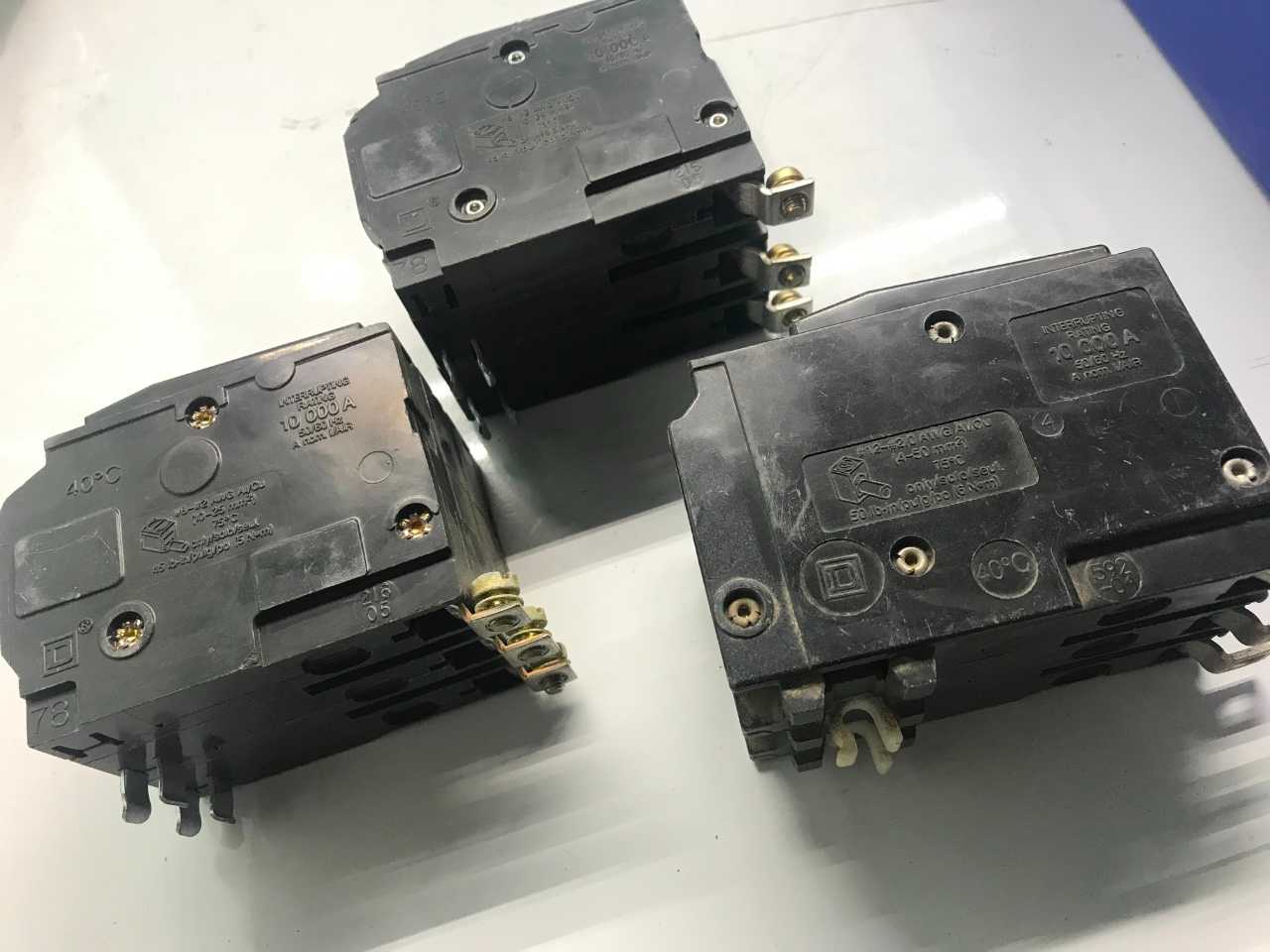 VARIOUS SQUARE D CIRCUIT BREAKERS (QTY 13) - CIRCUIT BREAKERS