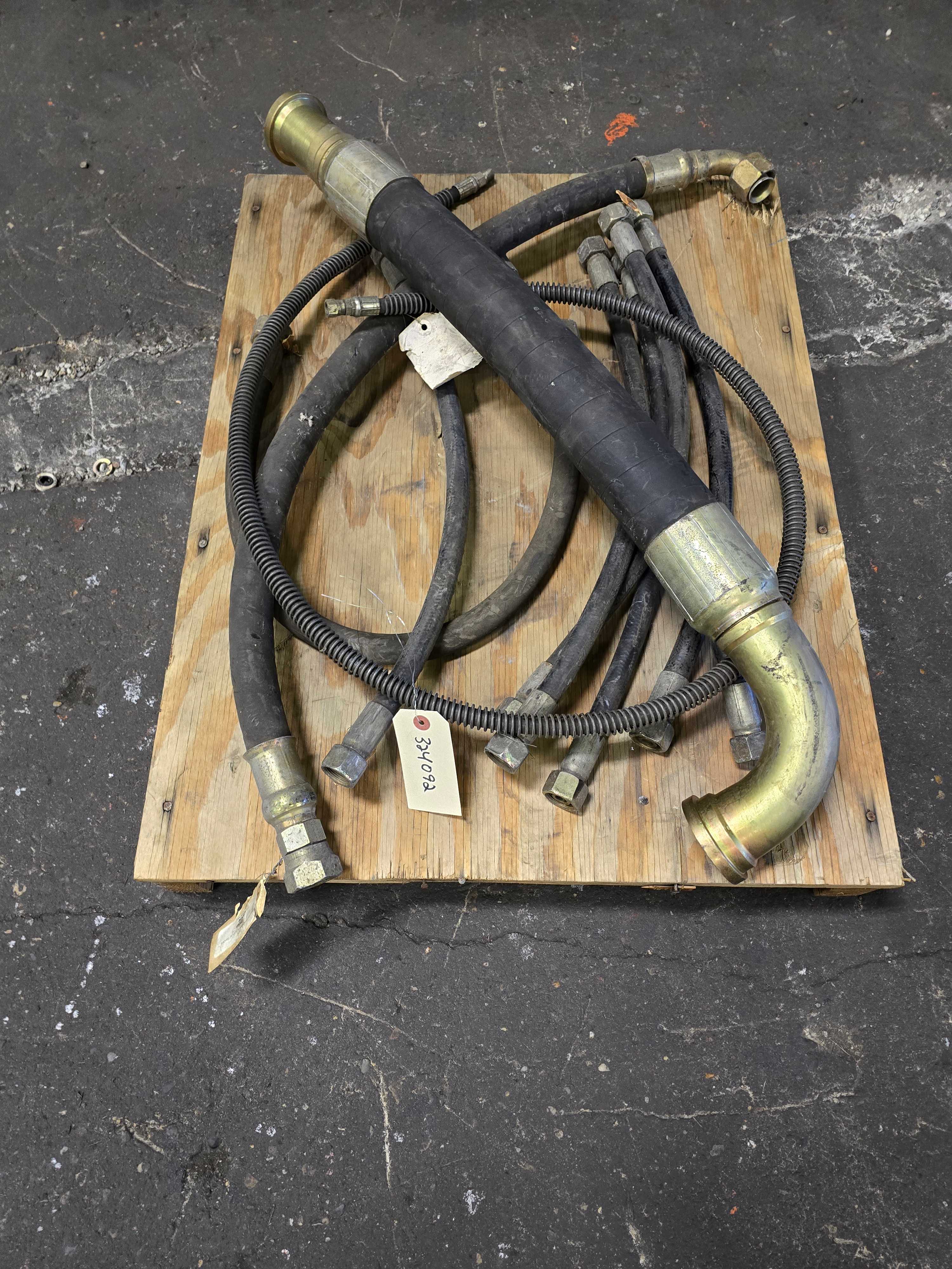 LOT OF HYDRAULIC HOSES - INDUSTRIAL PARTS LOT OF HYDRAULIC HOSES - INDUSTRIAL PARTS
