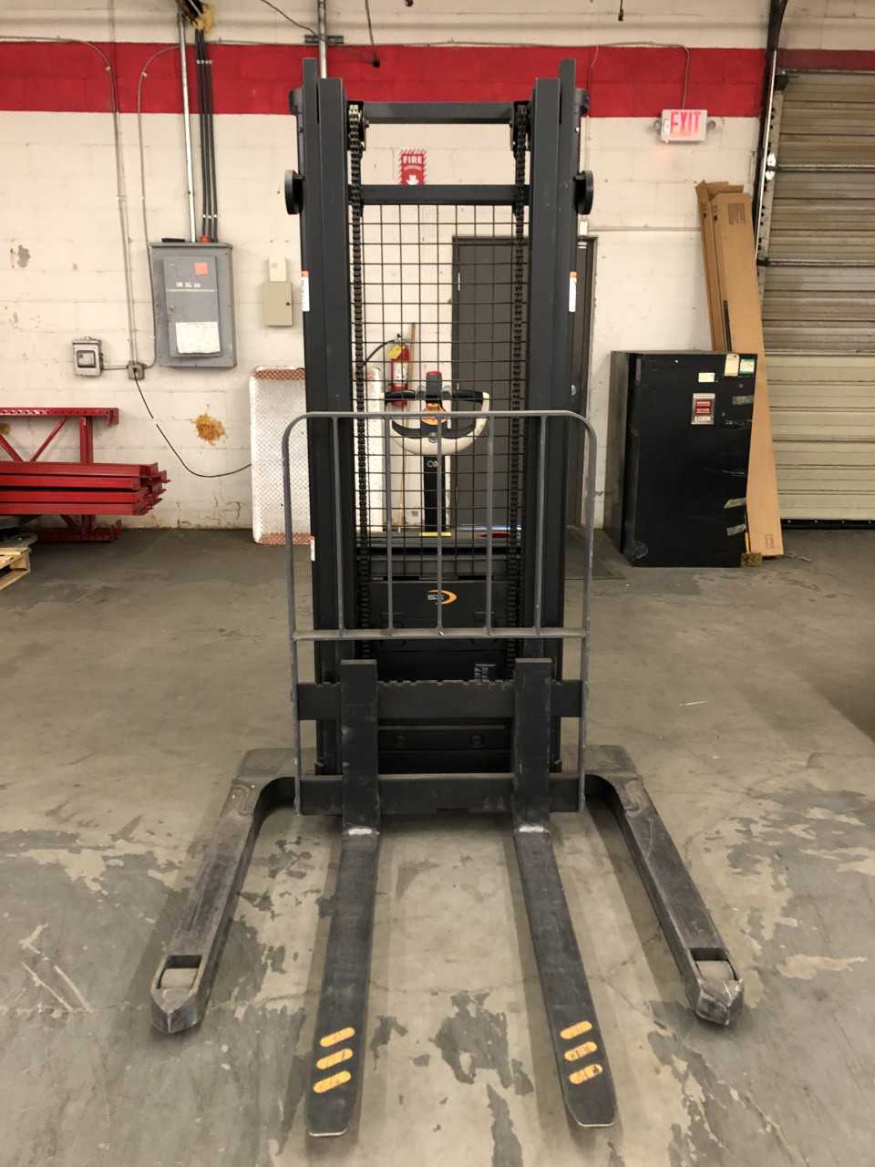 2012 Crown SX3000-30 walkie stacker, Doraville, GA - FORKLIFTS